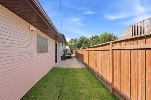 4814 Lorne Avenue, Blackfalds, AB - Outdoor With Exterior