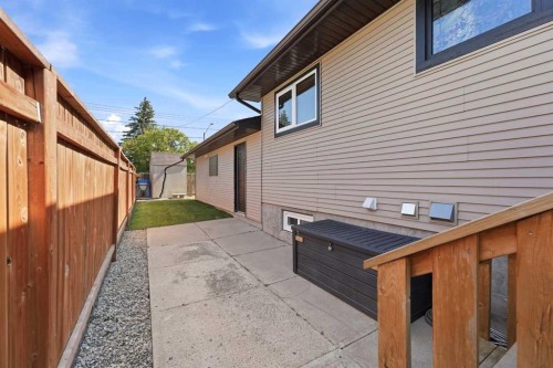 4814 Lorne Avenue, Blackfalds, AB - Outdoor With Exterior