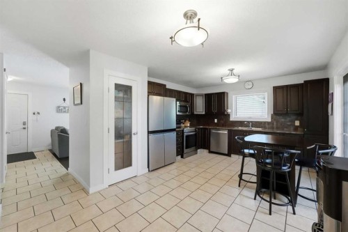4814 Lorne Avenue, Blackfalds, AB - Indoor Photo Showing Kitchen