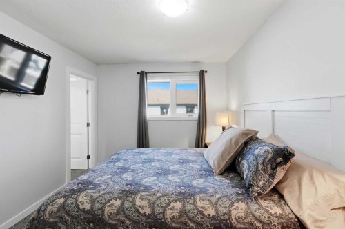 4814 Lorne Avenue, Blackfalds, AB - Indoor Photo Showing Bedroom
