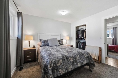 4814 Lorne Avenue, Blackfalds, AB - Indoor Photo Showing Bedroom