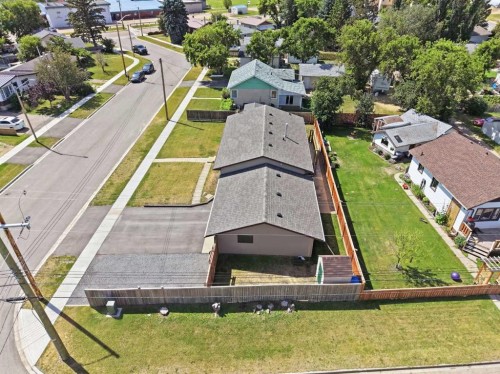 4814 Lorne Avenue, Blackfalds, AB - Outdoor