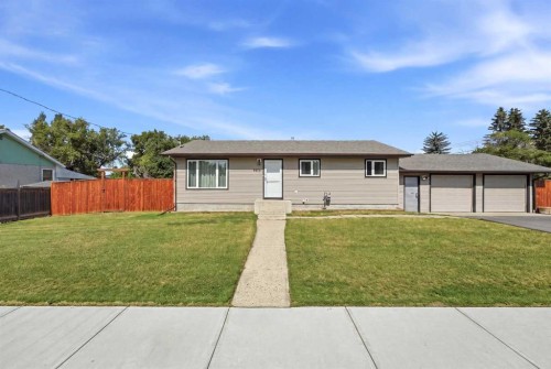 4814 Lorne Avenue, Blackfalds, AB - Outdoor
