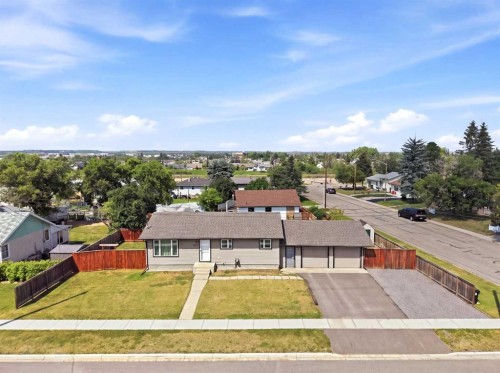 4814 Lorne Avenue, Blackfalds, AB - Outdoor