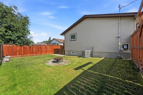 4814 Lorne Avenue, Blackfalds, AB - Outdoor