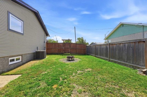4814 Lorne Avenue, Blackfalds, AB - Outdoor