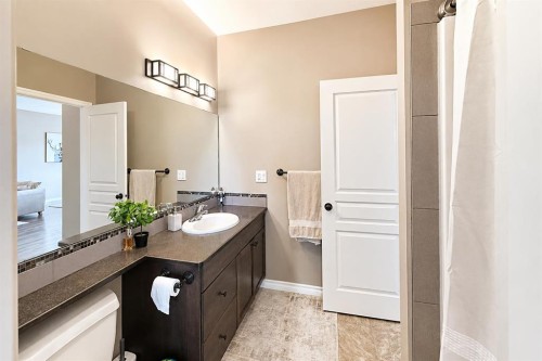 63 Hawkridge Boulevard, Penhold, AB - Indoor Photo Showing Bathroom