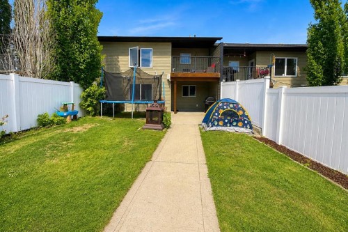 63 Hawkridge Boulevard, Penhold, AB - Outdoor