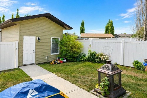 63 Hawkridge Boulevard, Penhold, AB - Outdoor