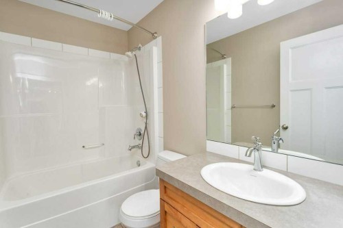 394 Teasdale Drive, Red Deer, AB - Indoor Photo Showing Bathroom