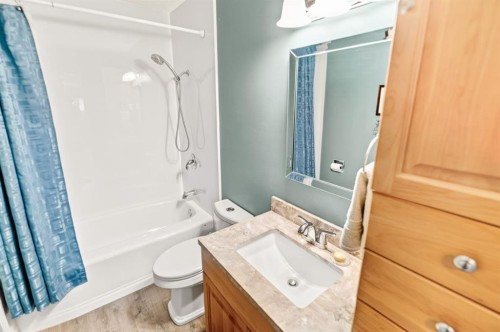 21 Malcolm Crescent, Red Deer, AB - Indoor Photo Showing Bathroom