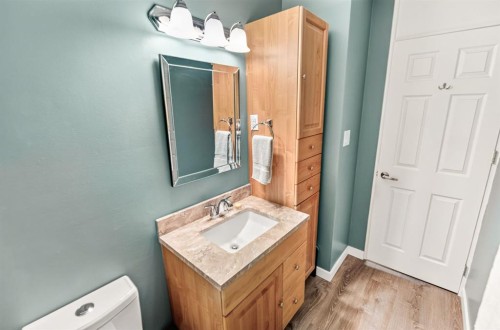21 Malcolm Crescent, Red Deer, AB - Indoor Photo Showing Bathroom