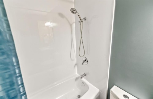 21 Malcolm Crescent, Red Deer, AB - Indoor Photo Showing Bathroom