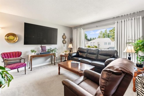 21 Malcolm Crescent, Red Deer, AB - Indoor Photo Showing Living Room