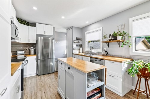 21 Malcolm Crescent, Red Deer, AB - Indoor Photo Showing Kitchen With Stainless Steel Kitchen