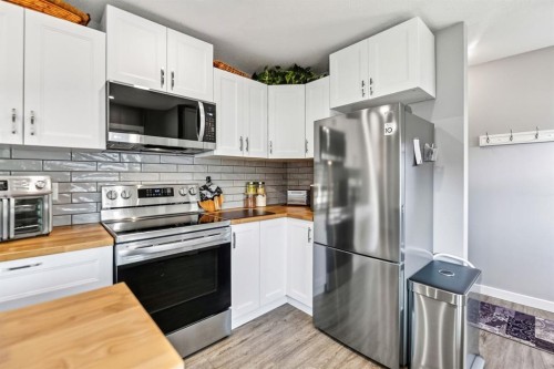 21 Malcolm Crescent, Red Deer, AB - Indoor Photo Showing Kitchen With Stainless Steel Kitchen