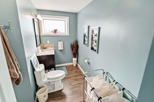 21 Malcolm Crescent, Red Deer, AB - Indoor Photo Showing Bathroom