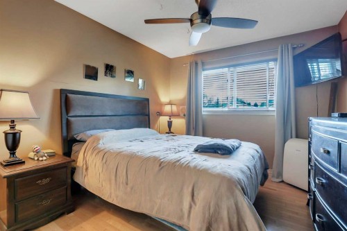 125 Crawford Street, Red Deer, AB - Indoor Photo Showing Bedroom