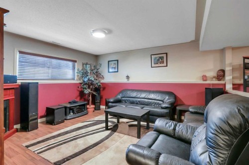 125 Crawford Street, Red Deer, AB - Indoor Photo Showing Living Room