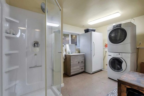 125 Crawford Street, Red Deer, AB - Indoor Photo Showing Laundry Room