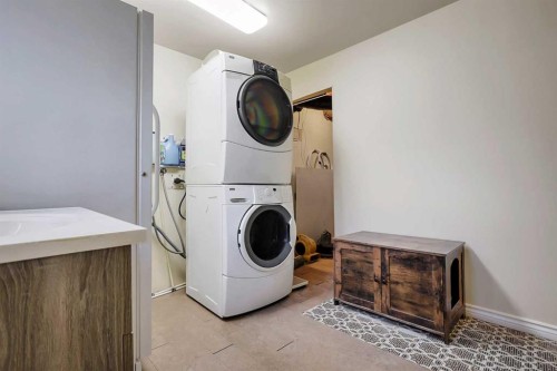 125 Crawford Street, Red Deer, AB - Indoor Photo Showing Laundry Room