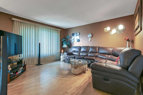125 Crawford Street, Red Deer, AB - Indoor Photo Showing Living Room