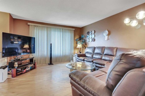 125 Crawford Street, Red Deer, AB - Indoor Photo Showing Living Room
