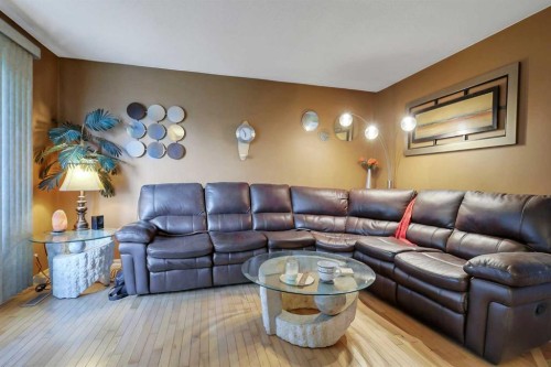 125 Crawford Street, Red Deer, AB - Indoor Photo Showing Living Room