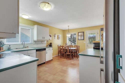 125 Crawford Street, Red Deer, AB - Indoor Photo Showing Kitchen