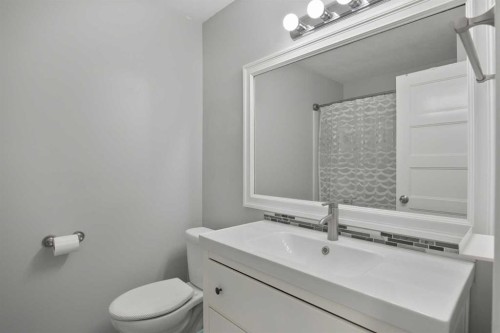 3 Taylor Drive, Lacombe, AB - Indoor Photo Showing Bathroom