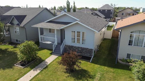 3 Taylor Drive, Lacombe, AB - Outdoor
