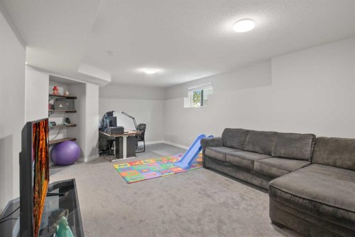 3 Taylor Drive, Lacombe, AB - Indoor Photo Showing Living Room