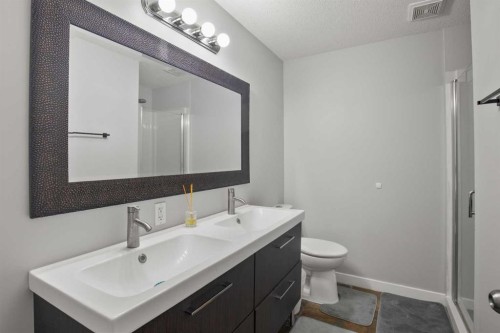 3 Taylor Drive, Lacombe, AB - Indoor Photo Showing Bathroom