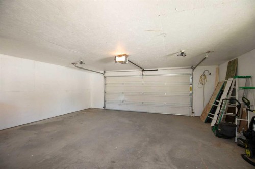 3 Taylor Drive, Lacombe, AB - Indoor Photo Showing Garage