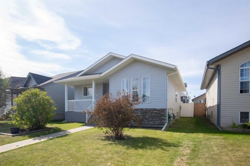 3 Taylor Drive, Lacombe, AB - Outdoor