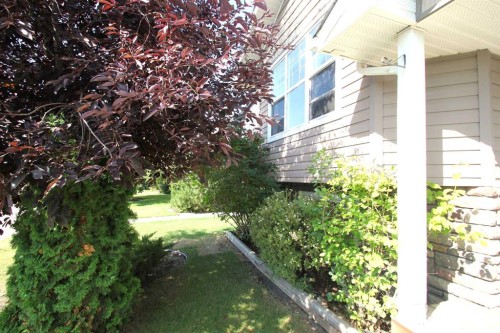 264 Vanson Close, Red Deer, AB - Outdoor