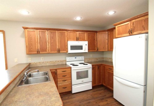 264 Vanson Close, Red Deer, AB - Indoor Photo Showing Kitchen With Double Sink