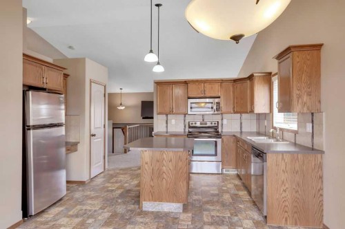 12 Kensington Close, Red Deer, AB - Indoor Photo Showing Kitchen