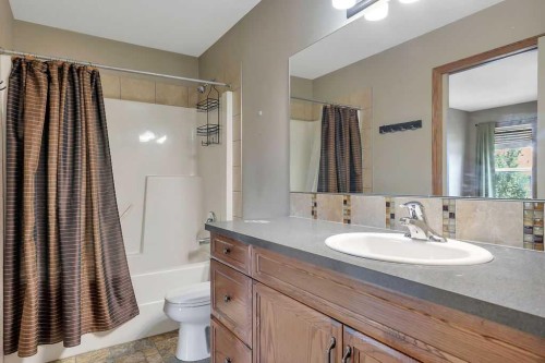 12 Kensington Close, Red Deer, AB - Indoor Photo Showing Bathroom