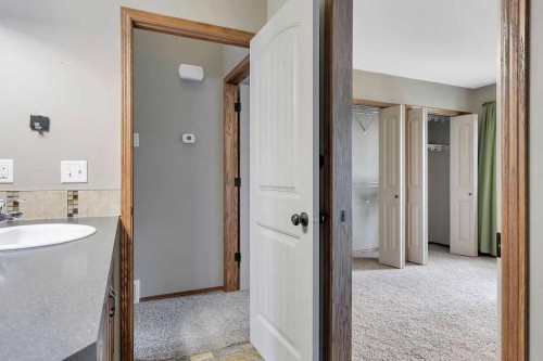 12 Kensington Close, Red Deer, AB - Indoor Photo Showing Bathroom