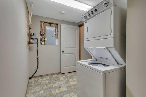 12 Kensington Close, Red Deer, AB - Indoor Photo Showing Laundry Room