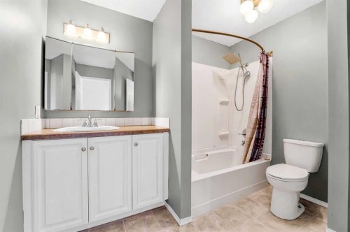 45 Northstar Drive, Lacombe, AB - Indoor Photo Showing Bathroom