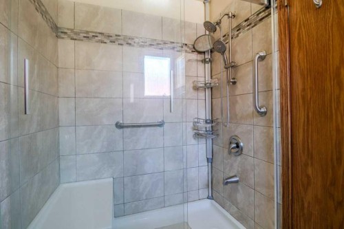 4732 48 Street, Sylvan Lake, AB - Indoor Photo Showing Bathroom
