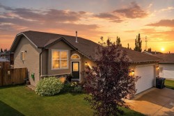 51 Fern Glade Crescent Sylvan Lake, AB T4S 1Z5