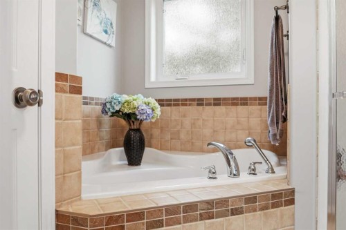83 Irving Crescent, Red Deer, AB - Indoor Photo Showing Bathroom