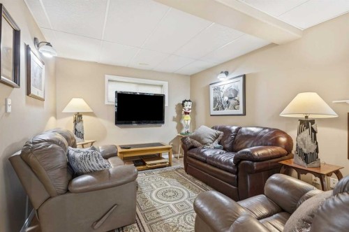 83 Irving Crescent, Red Deer, AB - Indoor Photo Showing Living Room