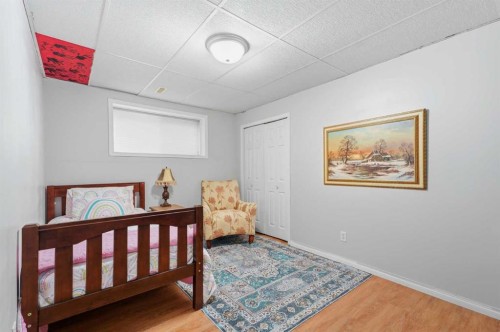 83 Irving Crescent, Red Deer, AB - Indoor Photo Showing Bedroom