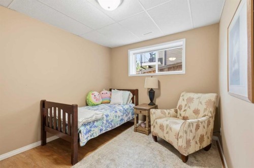 83 Irving Crescent, Red Deer, AB - Indoor Photo Showing Bedroom