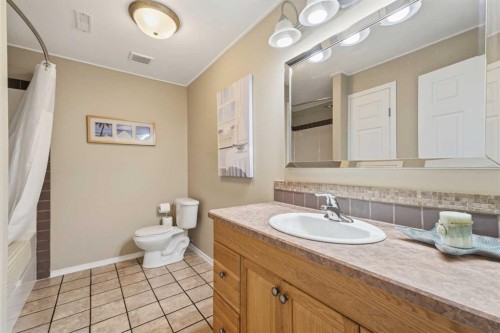 83 Irving Crescent, Red Deer, AB - Indoor Photo Showing Bathroom