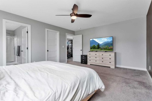 22 Bardwell Way, Sylvan Lake, AB - Indoor Photo Showing Bedroom